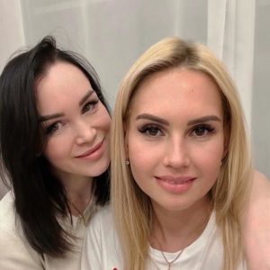 Avec Elena sa meilleure amie et c'est elle qui a la messagerie Télégram